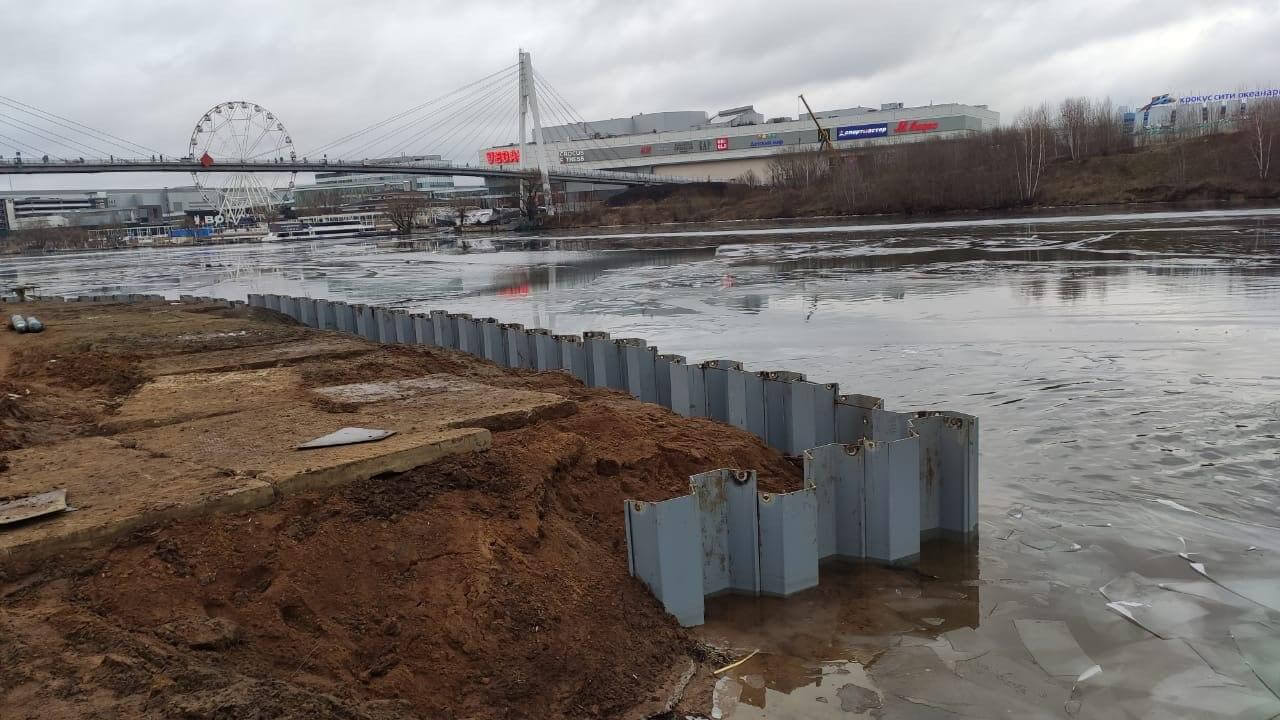 Шпунтовое ограждение береговой линии