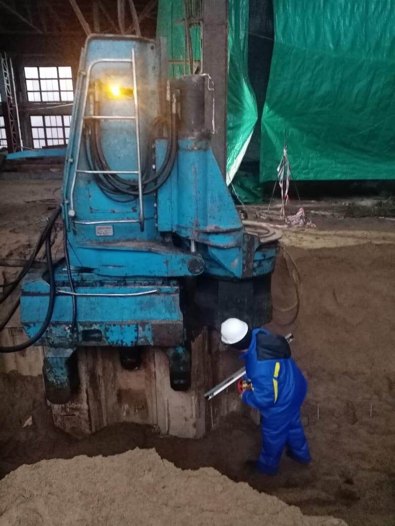Применение вибропогружателя для погружения шпунта