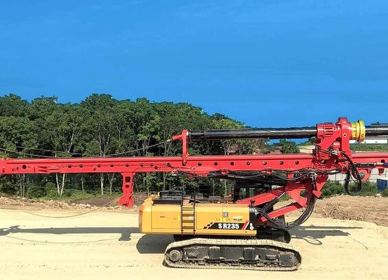 Роторная буровая установка на гусеничном шасси SANY SR155